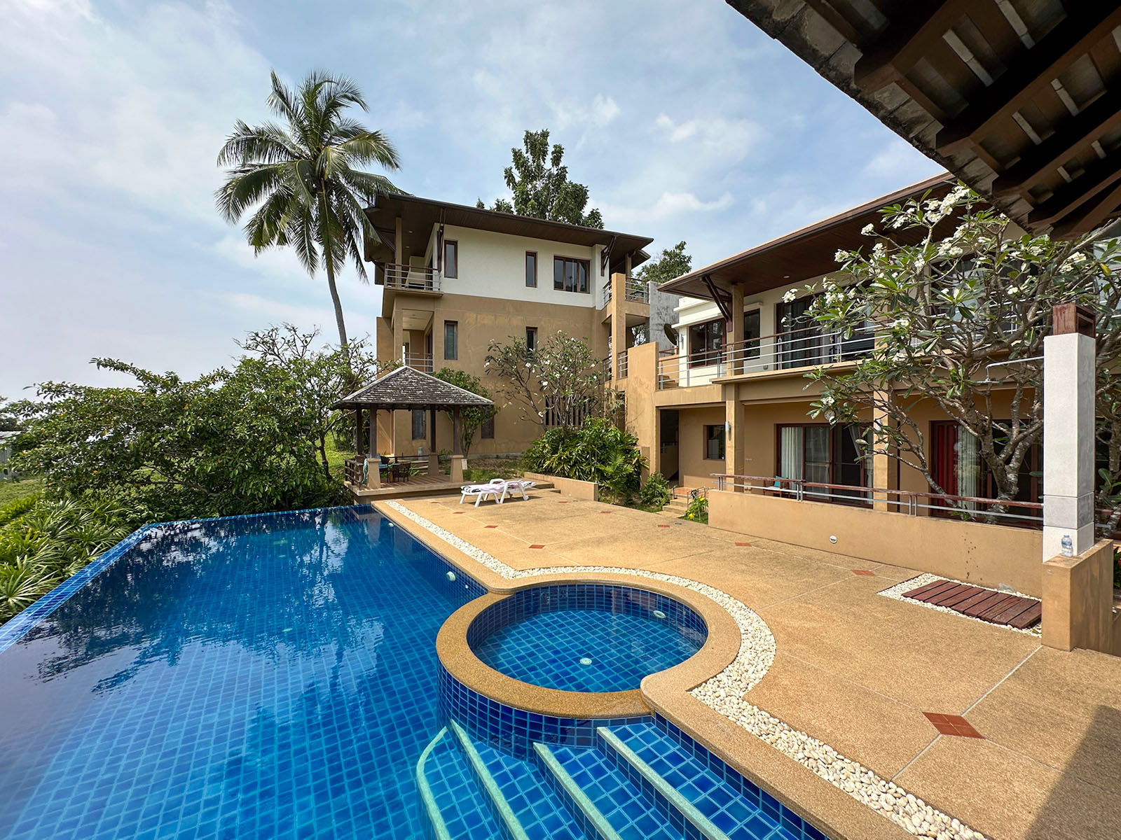 Multi-Building 8+1 Bedroom Seaview Pool Villa with Large Garden in Bang Makham for sale