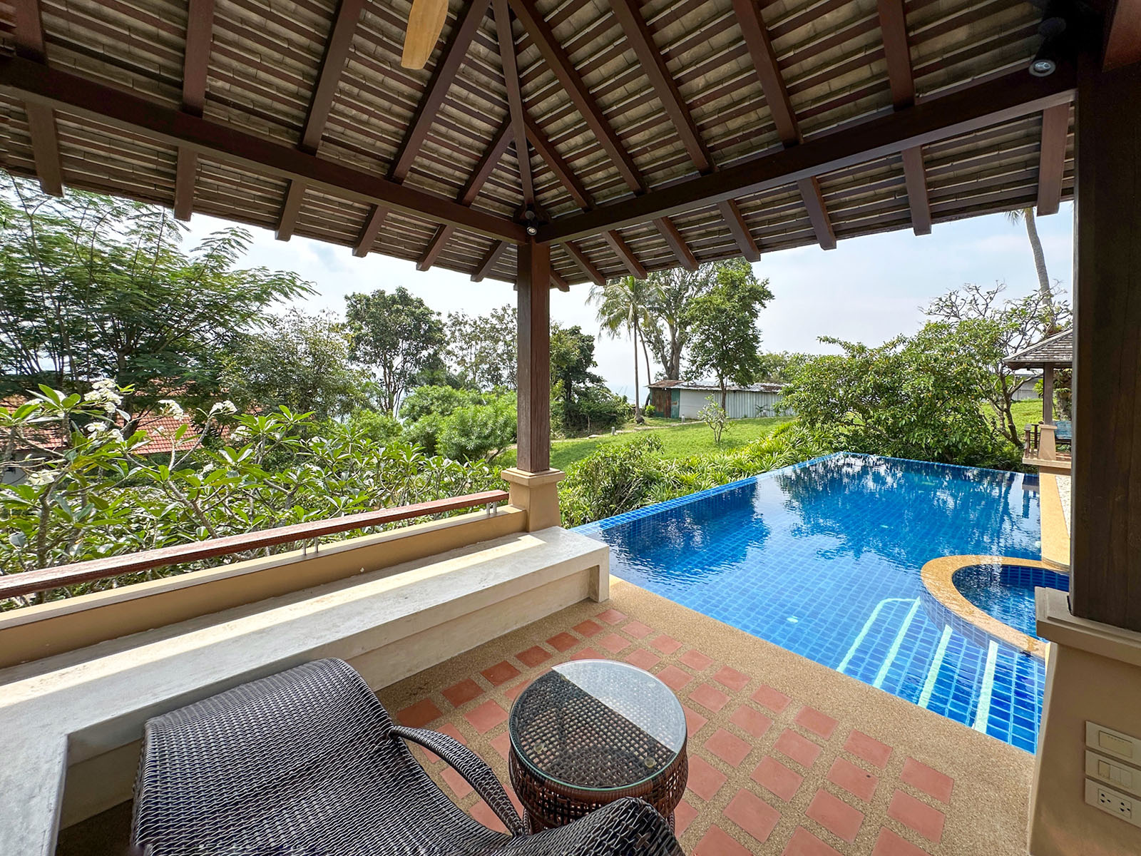 Multi-Building 8+1 Bedroom Seaview Pool Villa with Large Garden in Bang Makham for sale