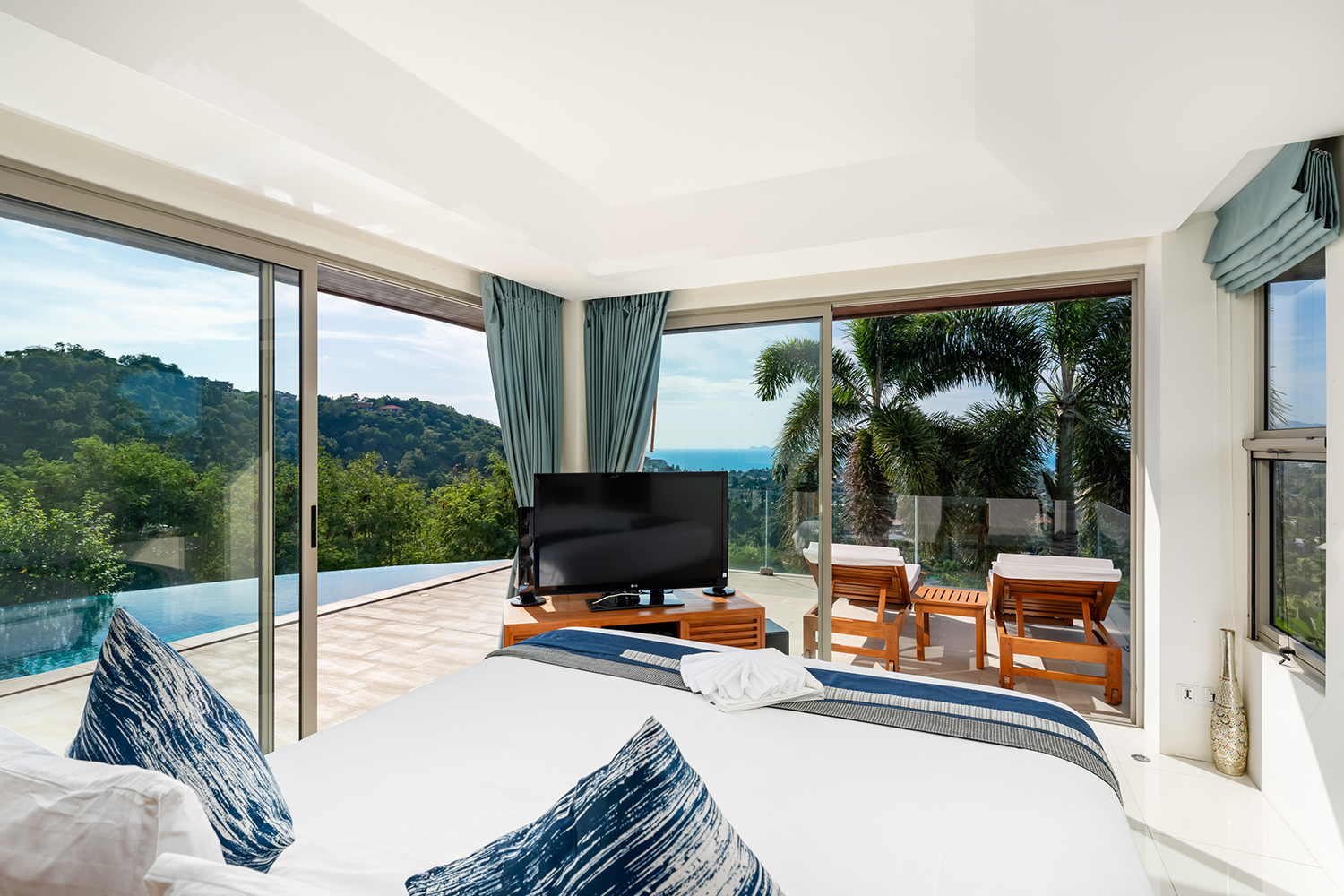 (PRICE REDUCED!) Narai Kiri Villa – Spacious 5 Bedroom Seaview Pool Villa in Plai Laem for sale