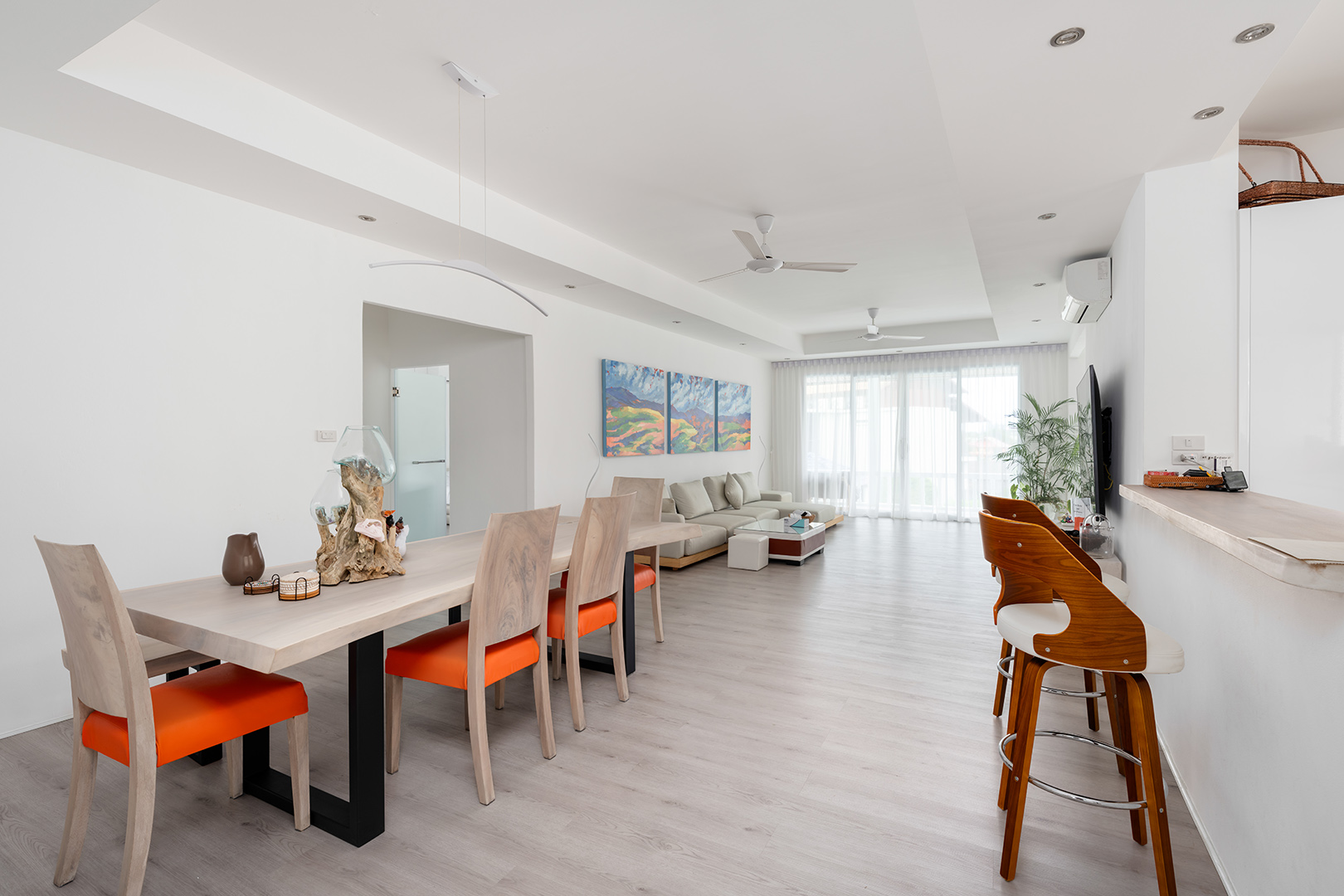 Refurbished 5-Bedroom Garden Pool Villa with Separate Living Spaces in Choengmon For Sale