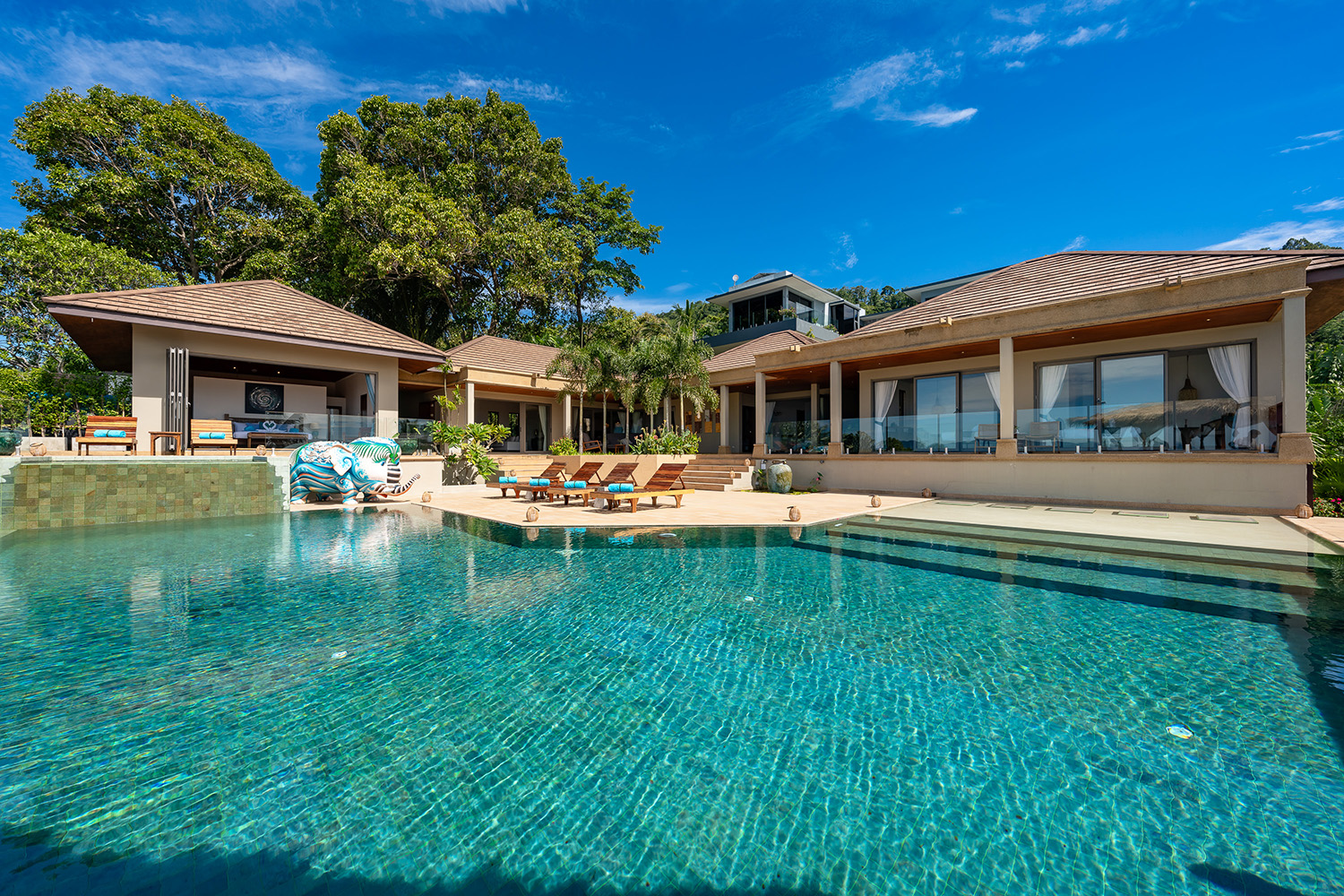 Baan Faa Sai – Renovated 5 Bedroom Seaview Pool Villa in Bangpor for Sale