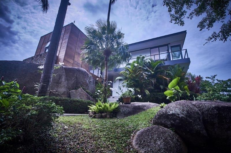 Architecturally Stunning Villa with Spectacular Ocean and Mountain View