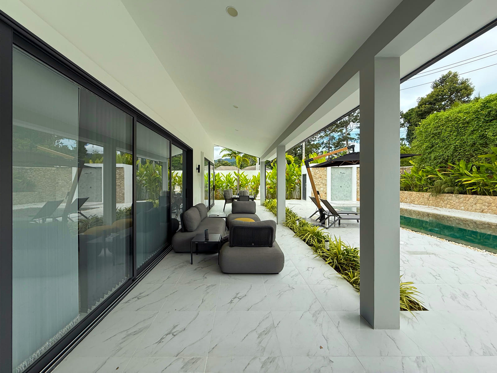 Tropical Balinese 4 Bedroom Garden Pool Villa in Maenam for Sale