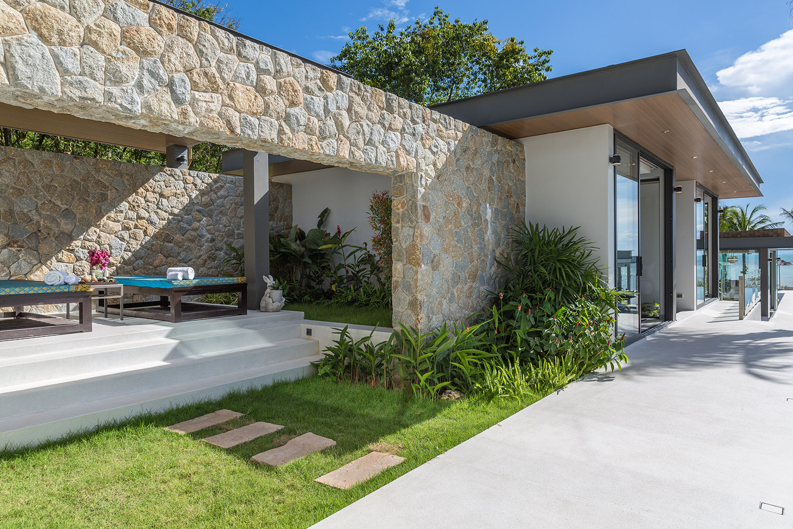 Villa Sea Renity - Ultra-Luxury 7 Bedroom Beachfront Villa in Laem Sor for Sale
