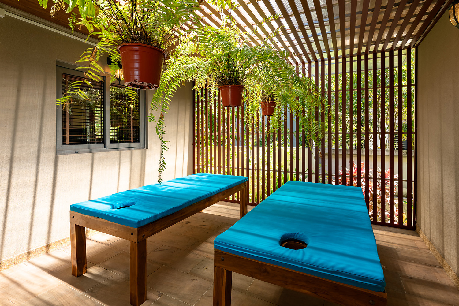 Baan Faa Sai – Renovated 5 Bedroom Seaview Pool Villa in Bangpor for Sale