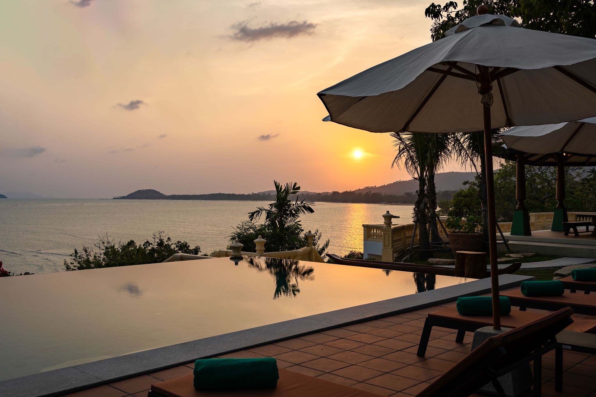 Villa Ladylagoon – Rare 8 Bedroom Beachfront villa in Laem Set for sale