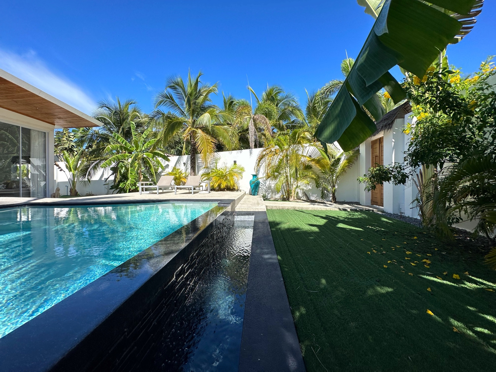 (SOLD) Comfortable 3 Bedroom Garden Pool Villa in Bophut for sale