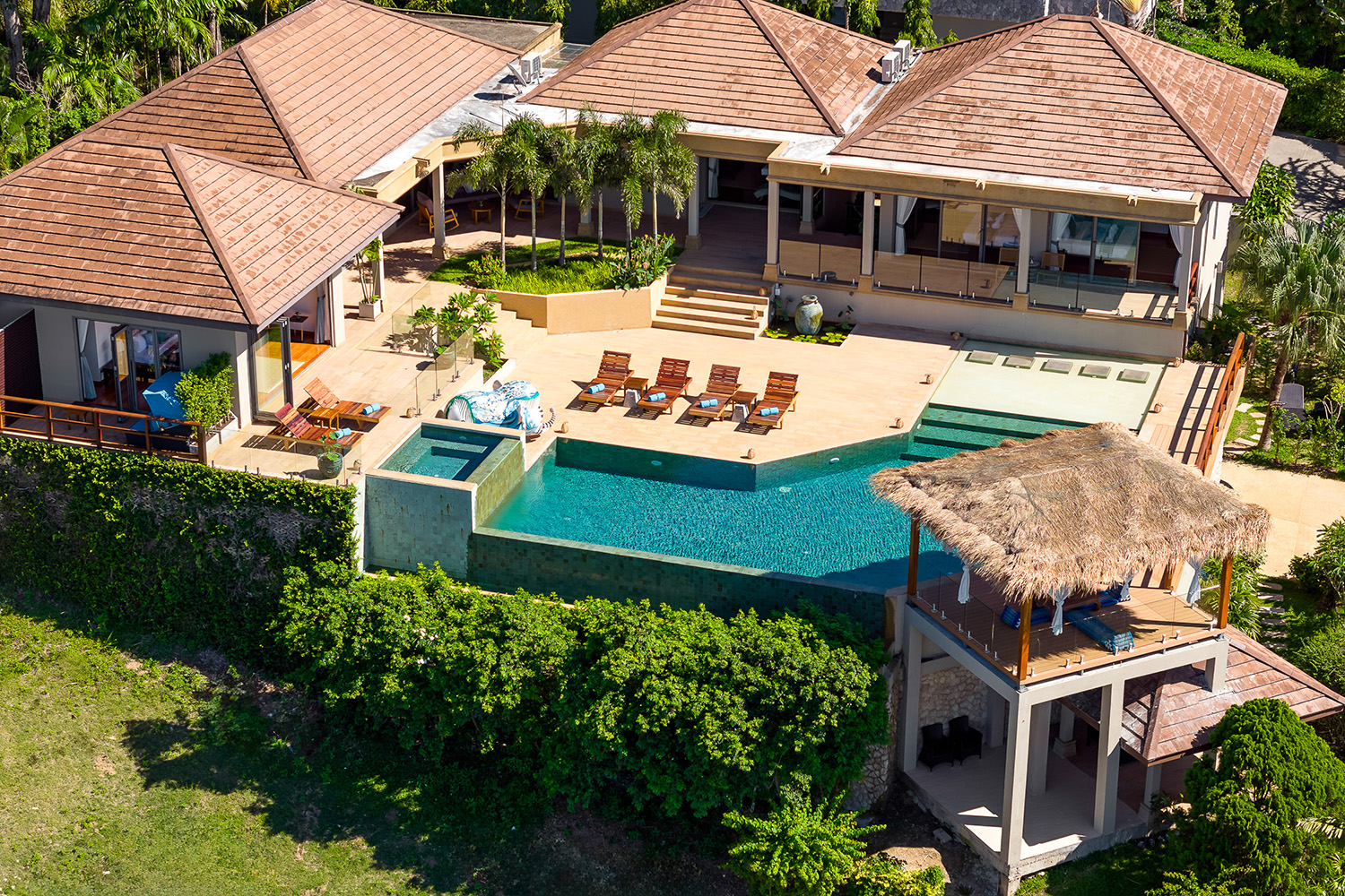 Baan Faa Sai – Renovated 5 Bedroom Seaview Pool Villa in Bangpor for Sale
