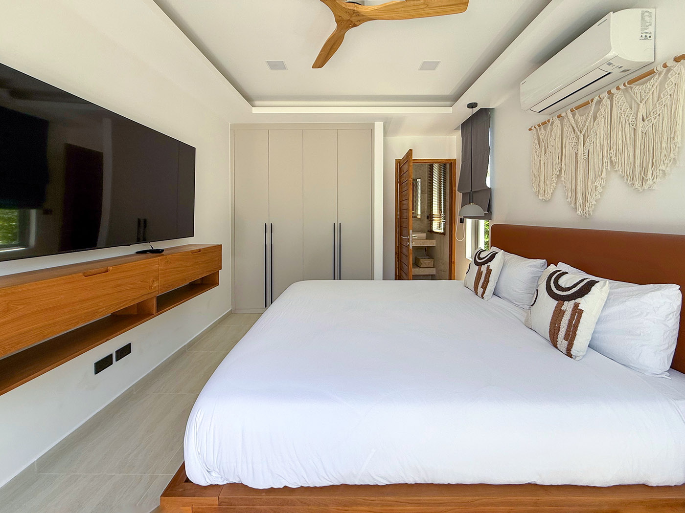 Villa Acacia  - Premium 5 Bedroom Mountain View Pool Villa in Lamai for Sale: Villa Acacia  - Premium 5 Bedroom Mountain View Pool Villa in Lamai for Sale