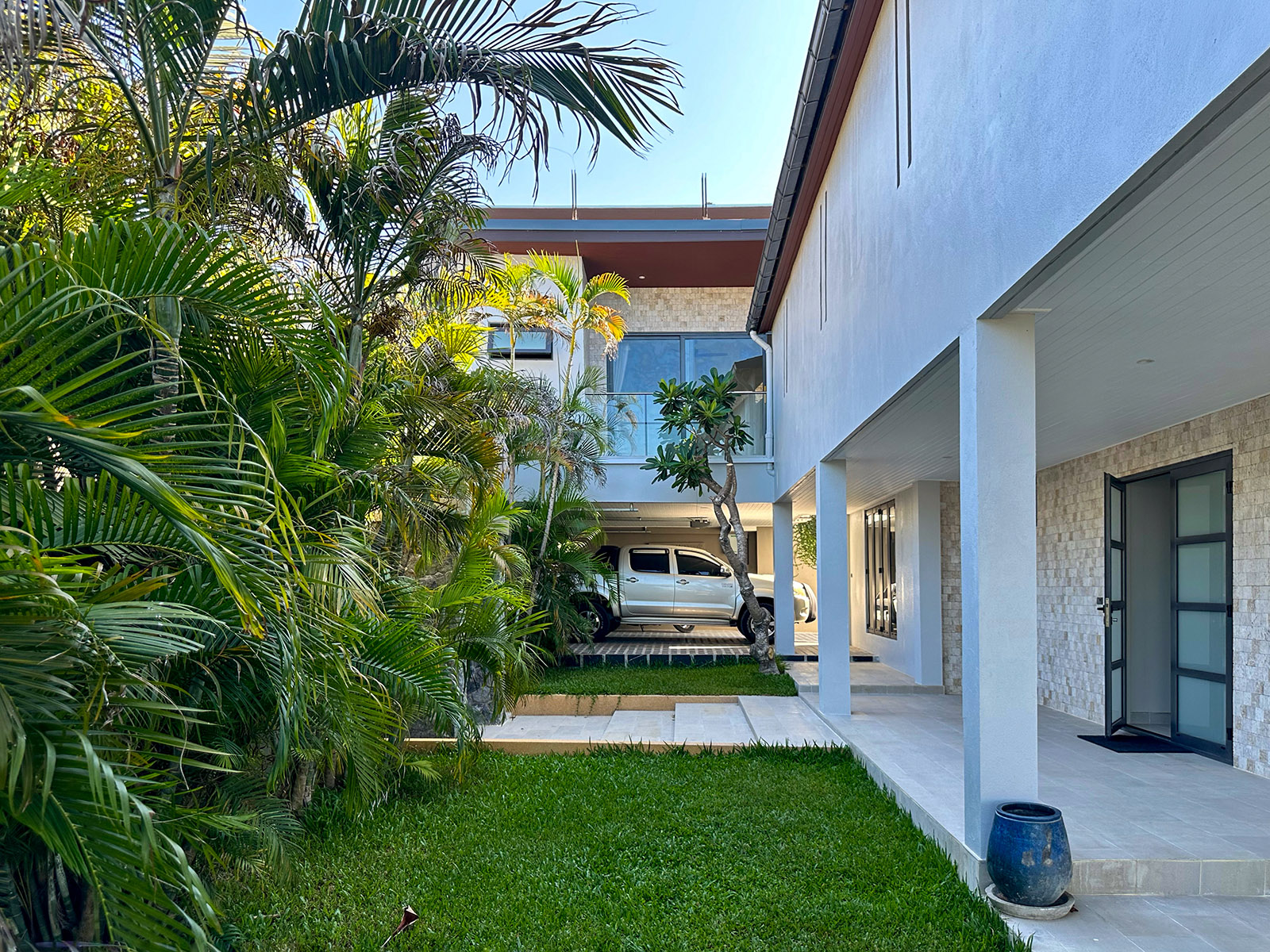(PRICE REDUCED!) Contemporary 4 Bedroom Seaview Villa in Plai Laem for sale