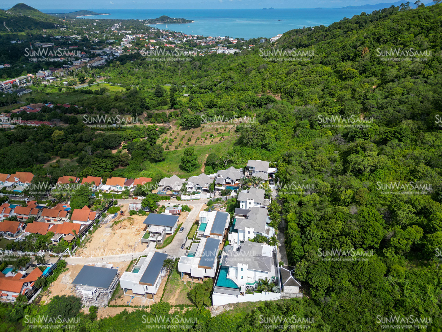 Samui Hillside Village – 3 Bedroom Mountain-view Pool Villa in Bophut for sale 