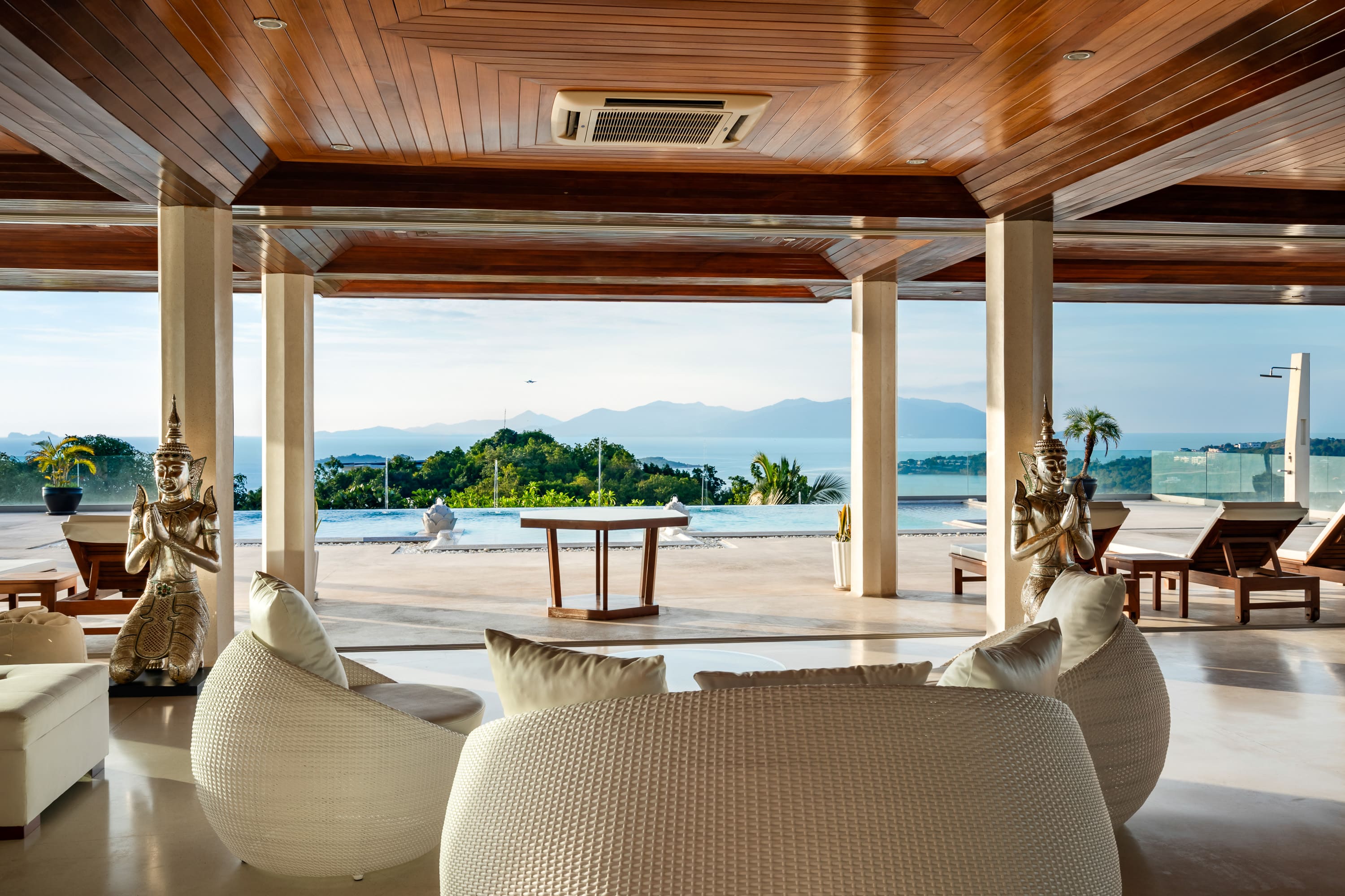 (PRICE REDUCED!) Hilltop Villa with 360-Degree View – 5 Bedroom Villa with Renovation Potential in Plai Laem for Sale