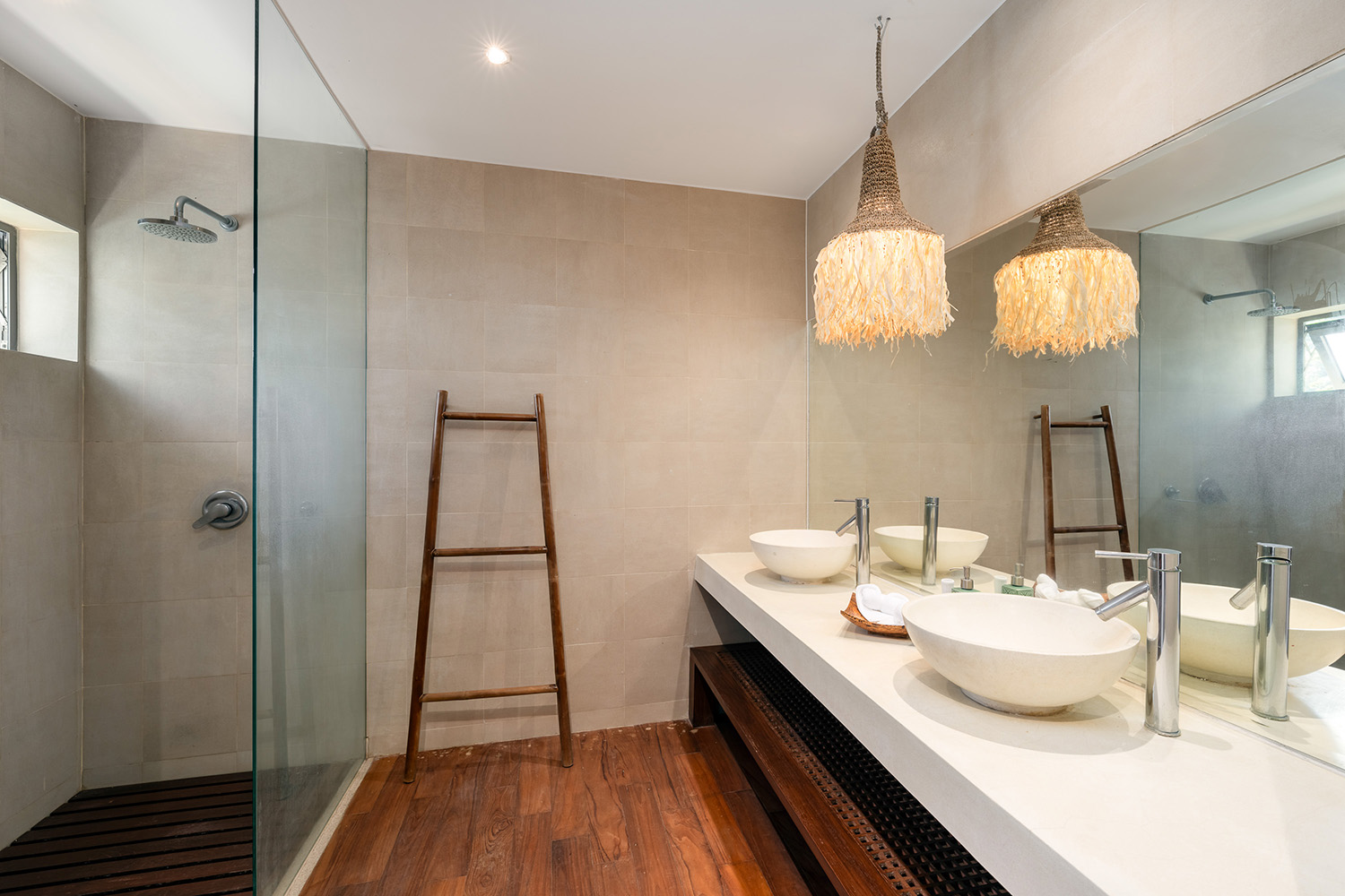 Baan Faa Sai – Renovated 5 Bedroom Seaview Pool Villa in Bangpor for Sale