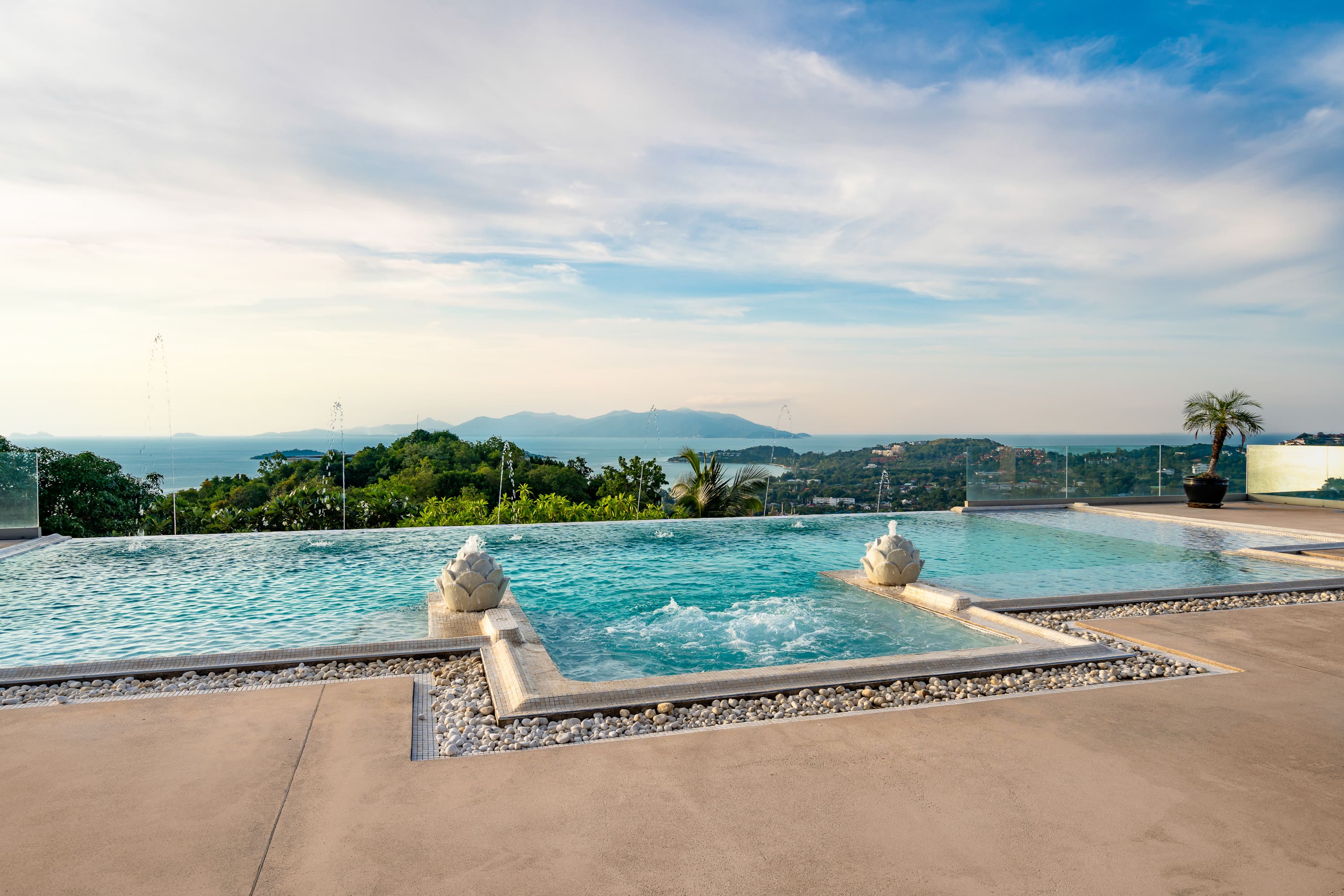 (PRICE REDUCED!) Hilltop Villa with 360-Degree View – 5 Bedroom Villa with Renovation Potential in Plai Laem for Sale