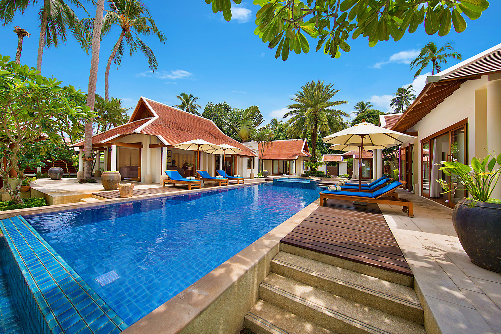 Baan Chom Talay - Classic 5 Bedroom Beachfront Villa in Lipa Noi for sale