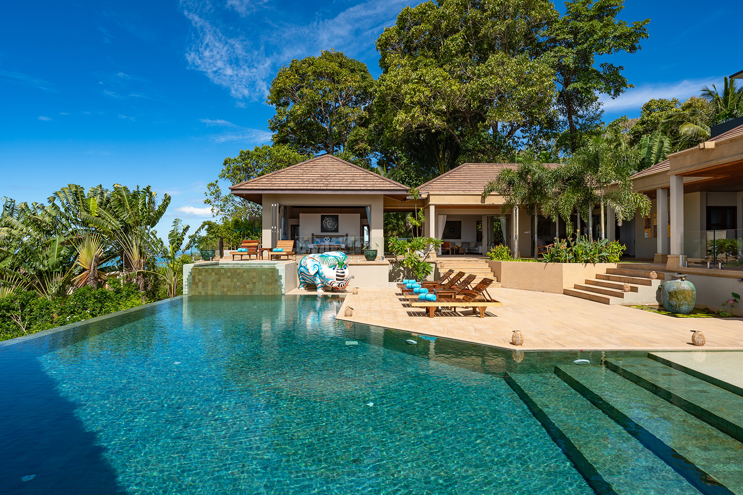 Baan Faa Sai – Renovated 5 Bedroom Seaview Pool Villa in Bangpor for Sale