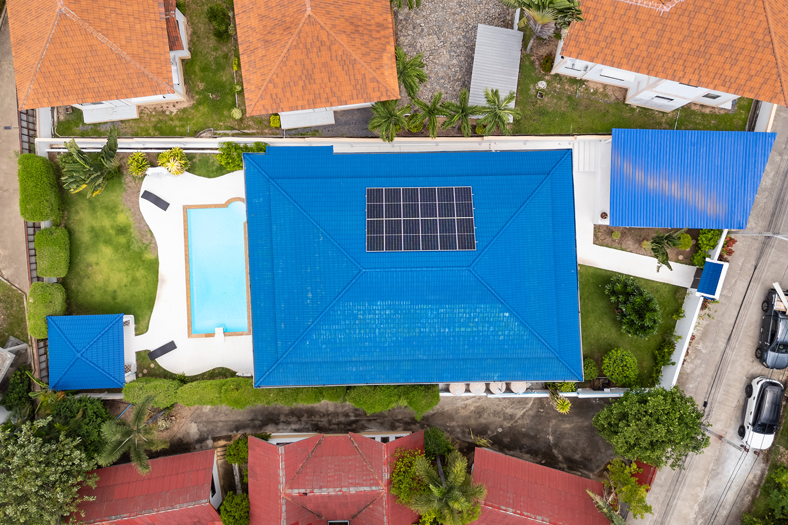 Refurbished 5-Bedroom Garden Pool Villa with Separate Living Spaces in Choengmon For Sale