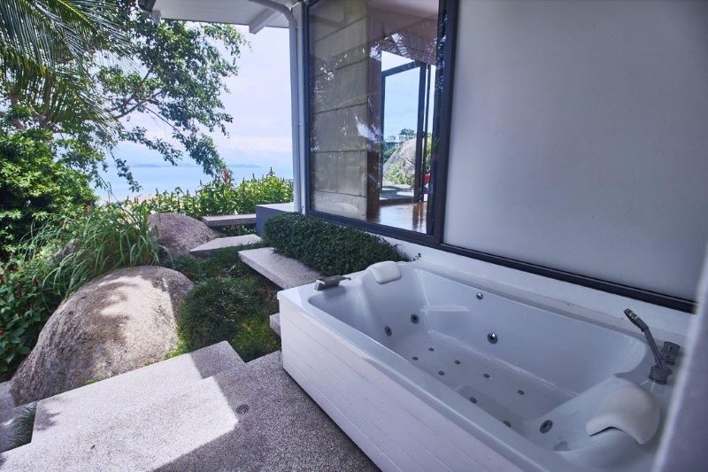 Architecturally Stunning Villa with Spectacular Ocean and Mountain View: Architecturally Stunning Villa with Spectacular Ocean and Mountain View