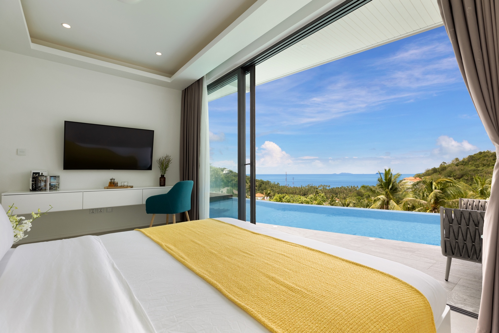 KW Villa – Luxurious 5 Bedroom Seaview Pool Villa in Bangpor for sale