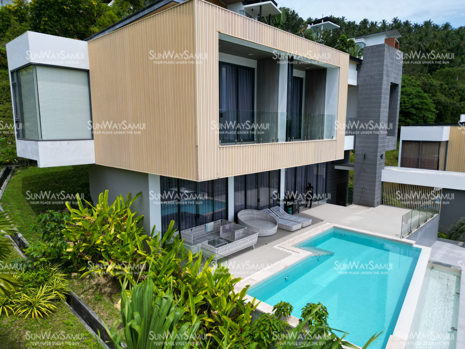 Verano Residence – 3 Bedroom Seaview Pool Villa in Chaweng Noi for sale