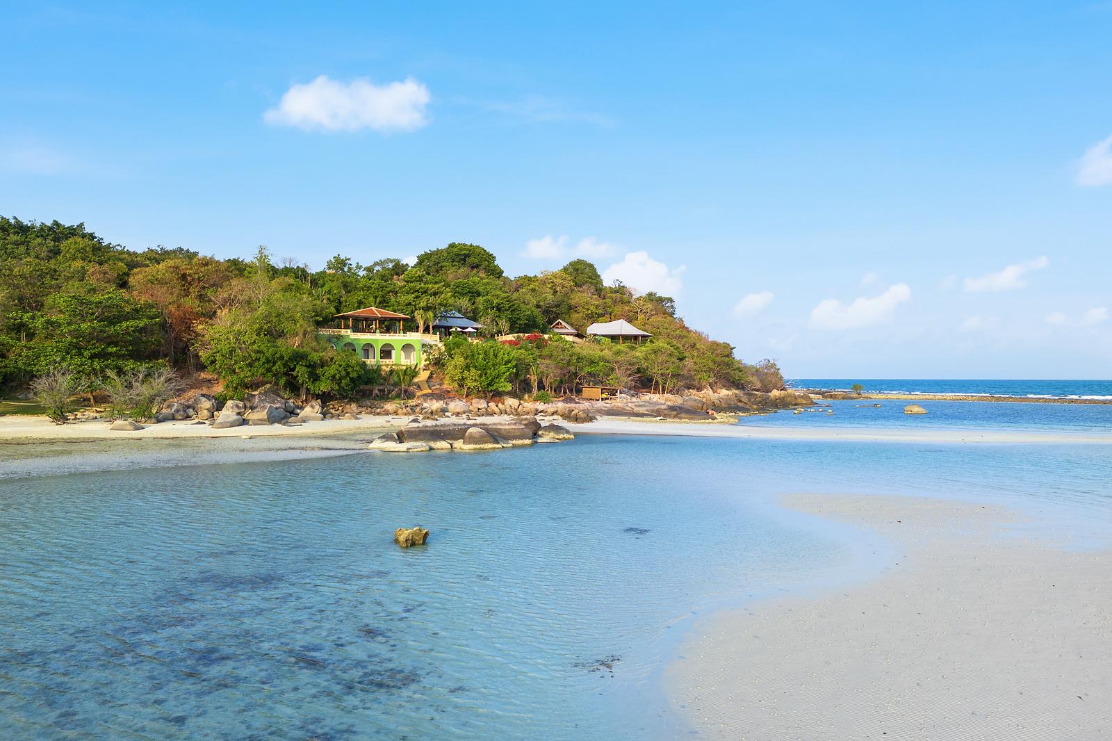 Villa Ladylagoon – Rare 8 Bedroom Beachfront villa in Laem Set for sale