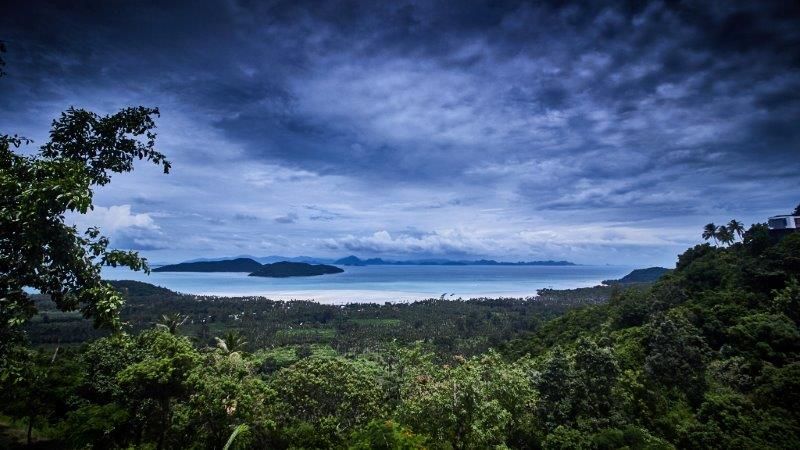 Architecturally Stunning Villa with Spectacular Ocean and Mountain View