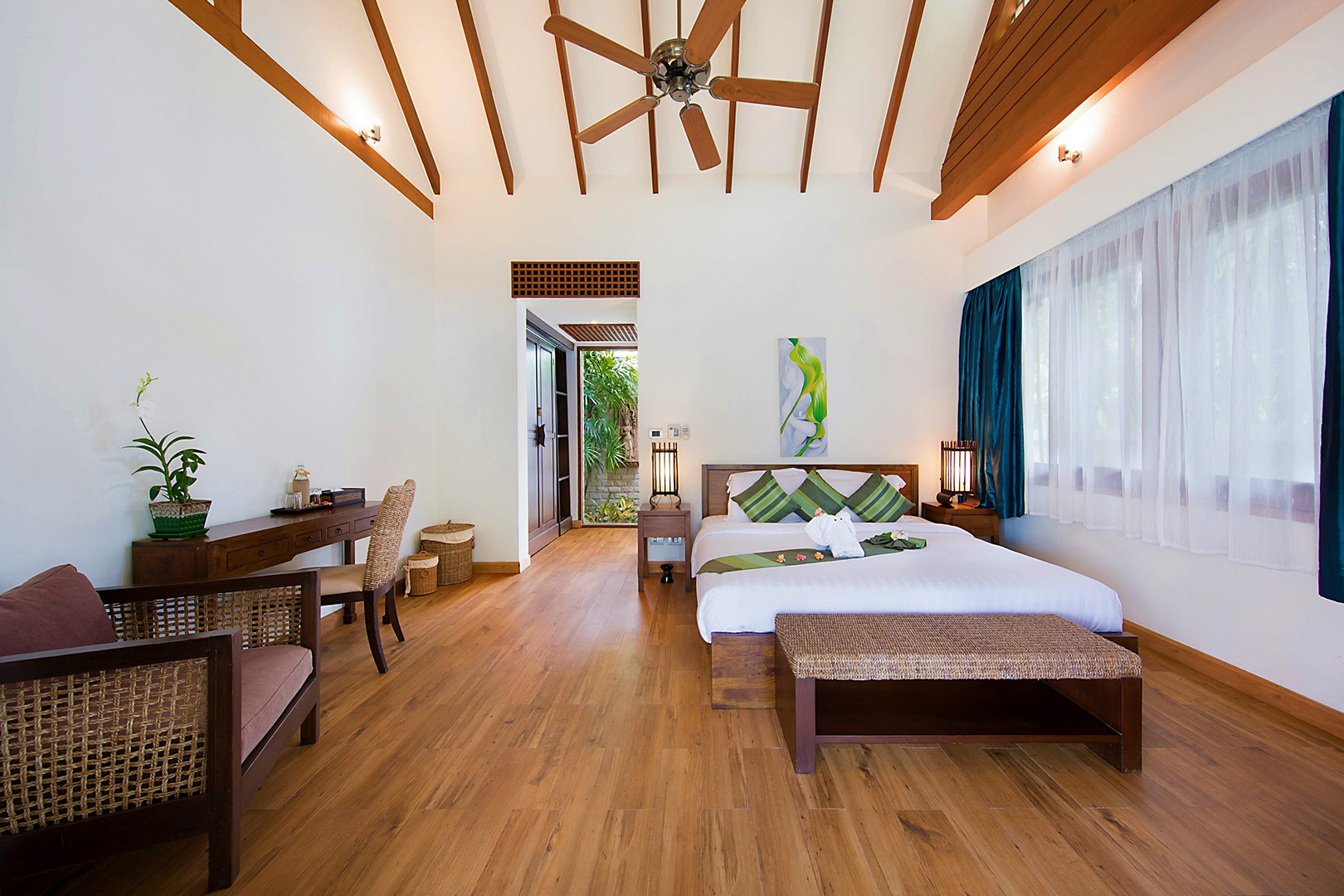 Baan Chom Talay - Classic 5 Bedroom Beachfront Villa in Lipa Noi for sale