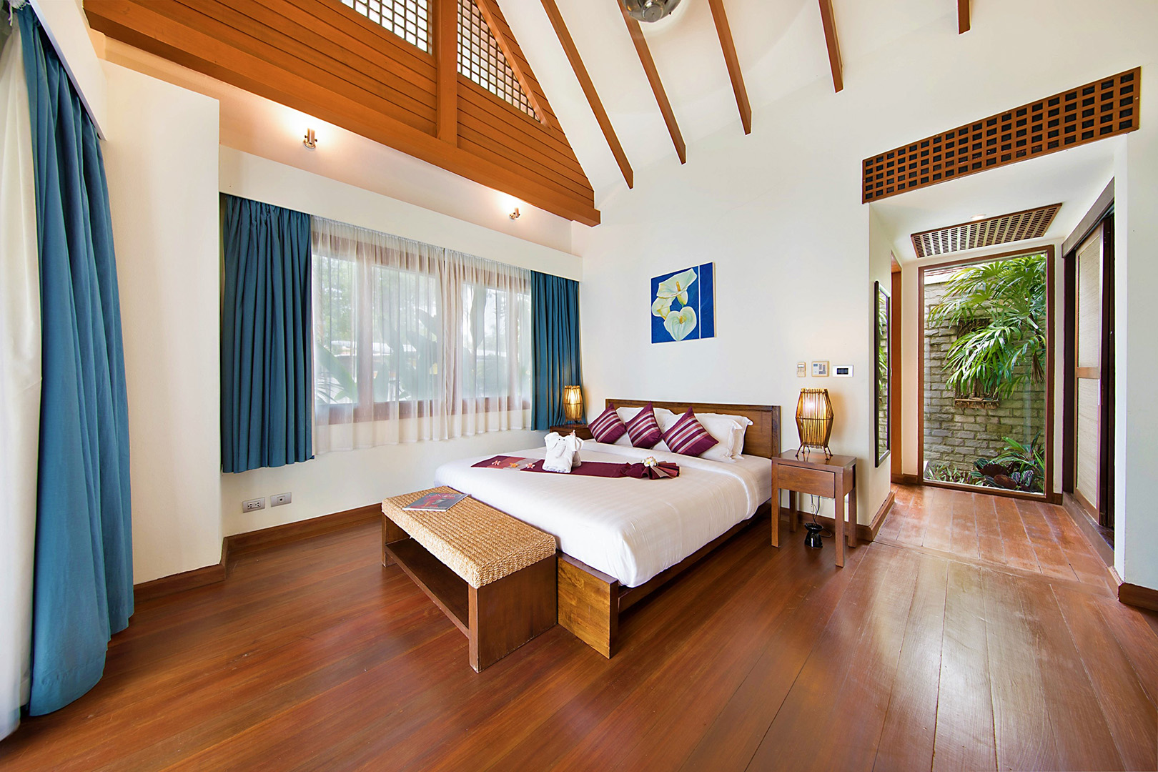 Baan Chom Talay - Classic 5 Bedroom Beachfront Villa in Lipa Noi for sale