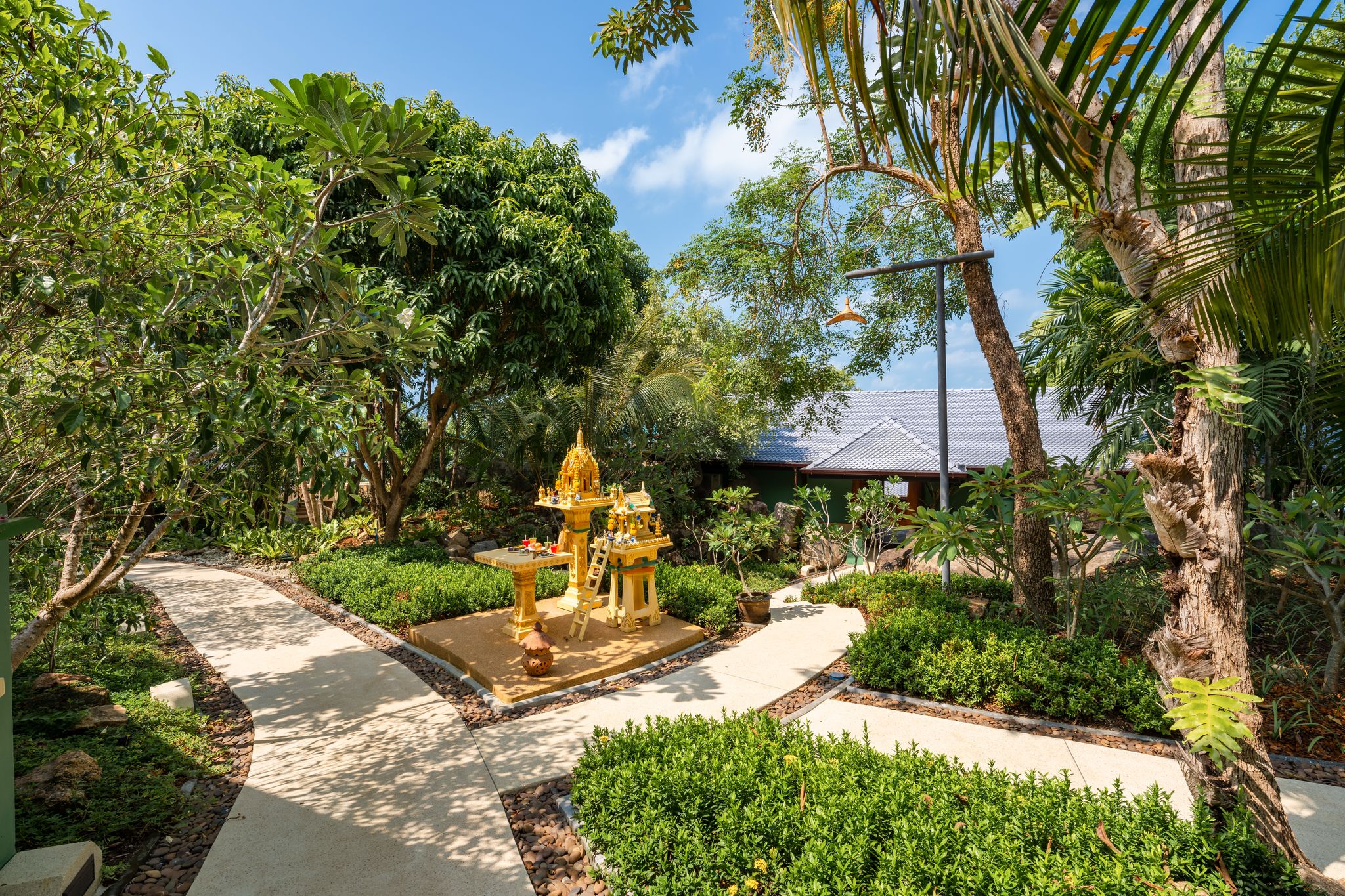 Villa Ladylagoon – Rare 8 Bedroom Beachfront villa in Laem Set for sale