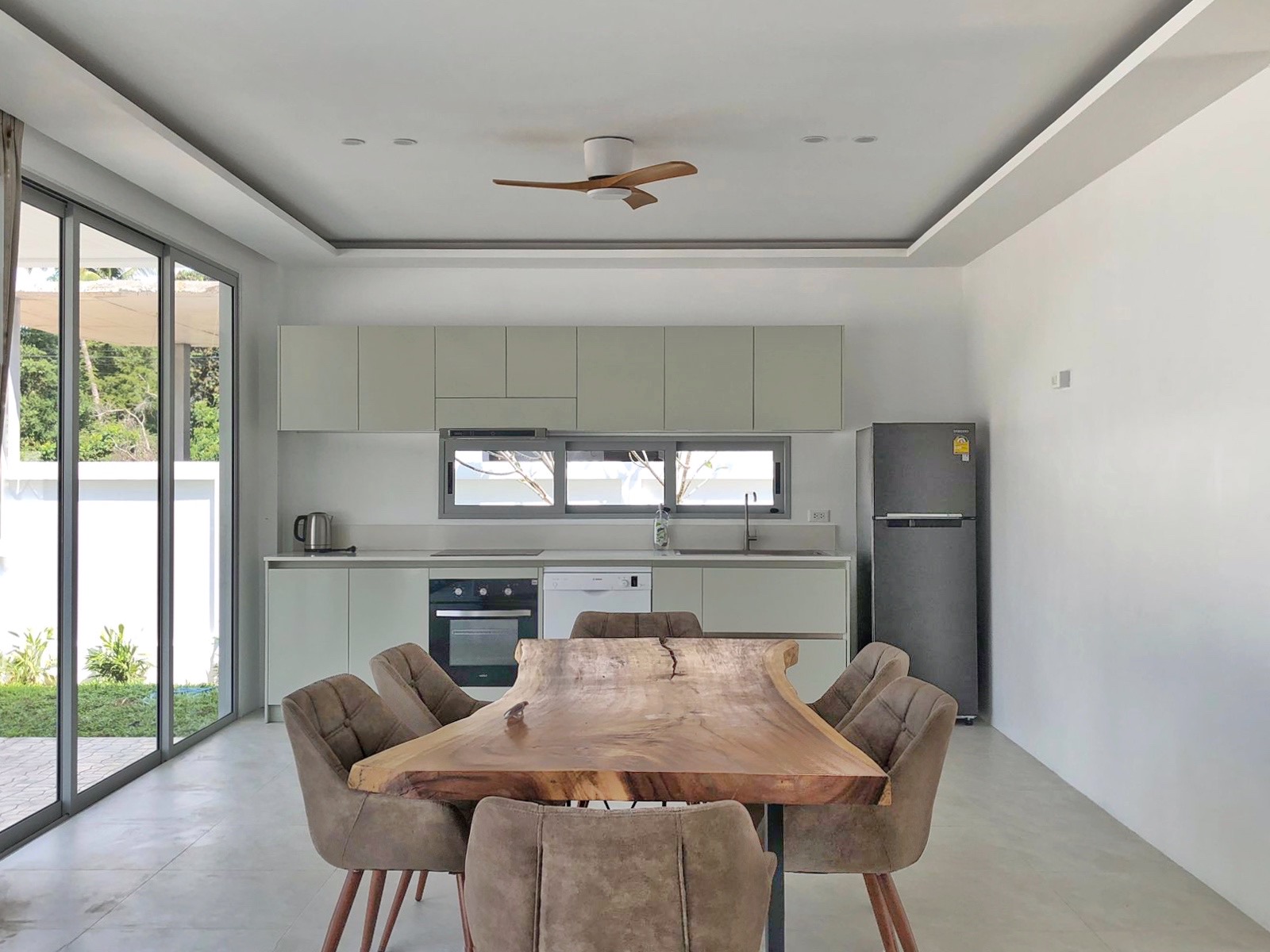 Coco Tropical Plalarn - Beach-Access Modern 3 Bedroom Garden Pool Villa in Maenam for Sale