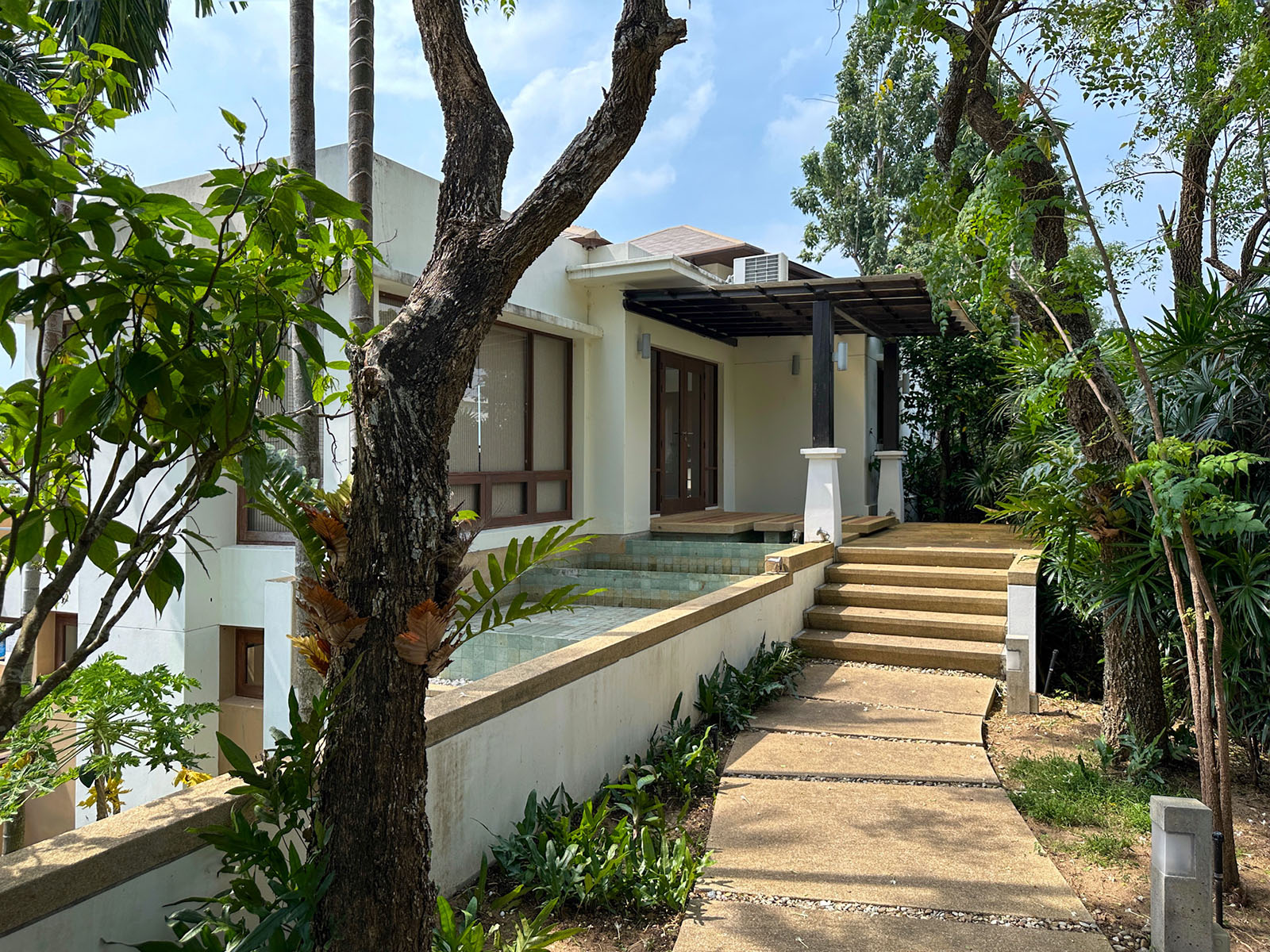 Multi-Building 8+1 Bedroom Seaview Pool Villa with Large Garden in Bang Makham for sale