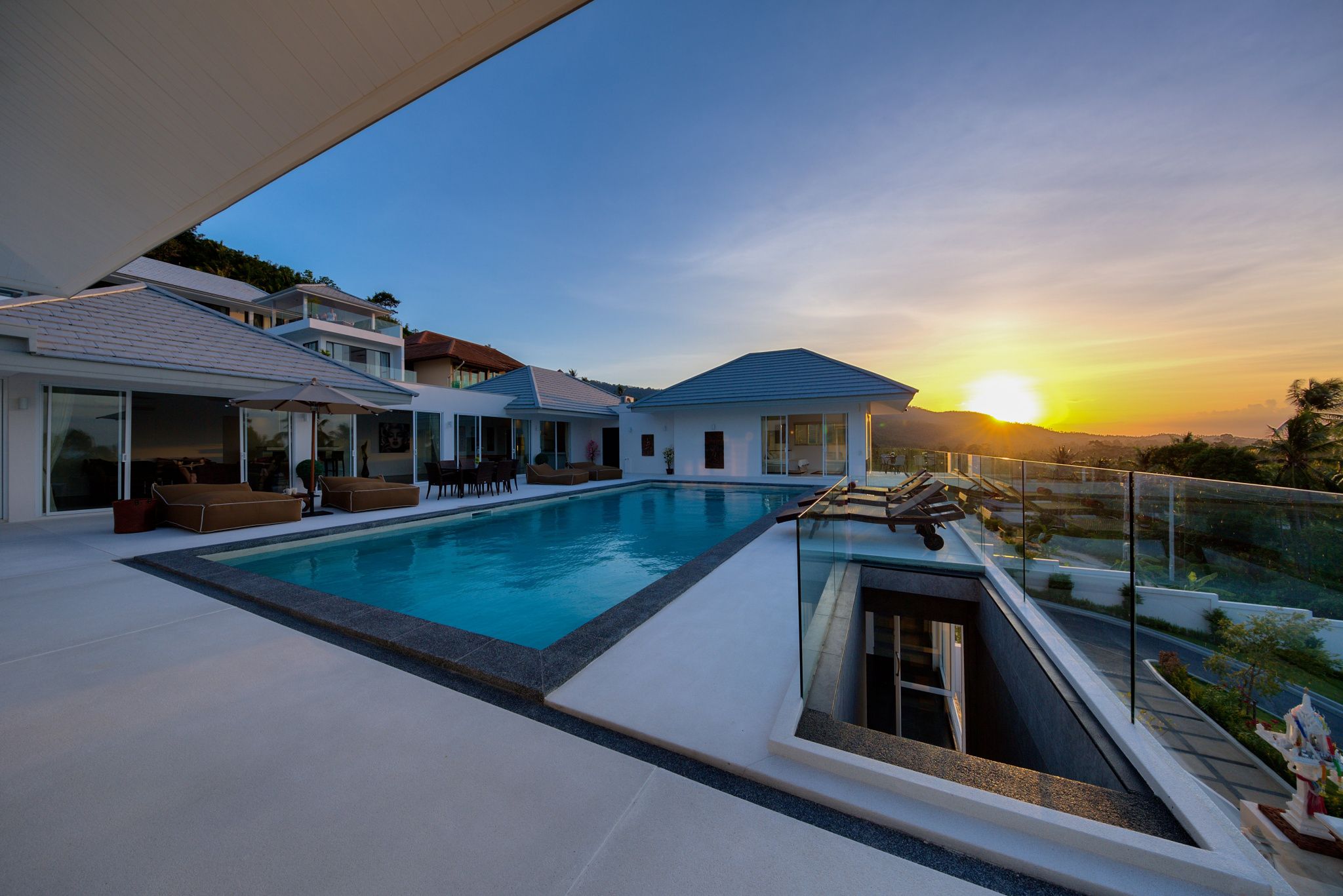 (SOLD) Villa White Lotus - Luxury 7 bedroom Seaview Villa in Maenam for sale