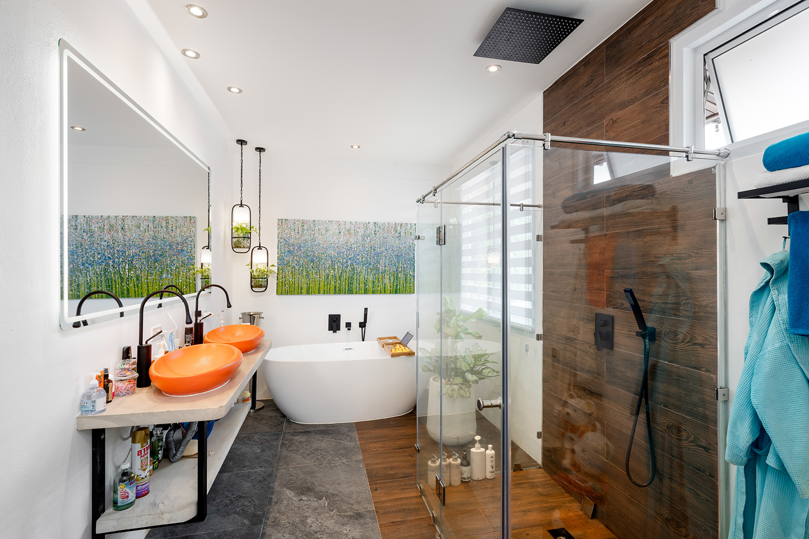 Refurbished 5-Bedroom Garden Pool Villa with Separate Living Spaces in Choengmon For Sale