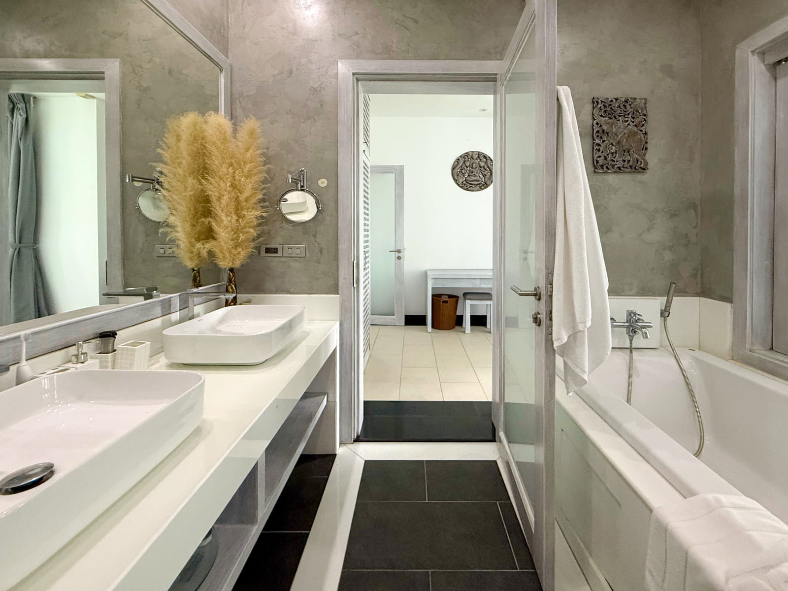 Villa Cannes - 2 Bedroom Garden Pool Villa in Horizon Villas for sale: 2 bedroom Villa Cannes for sale, parking