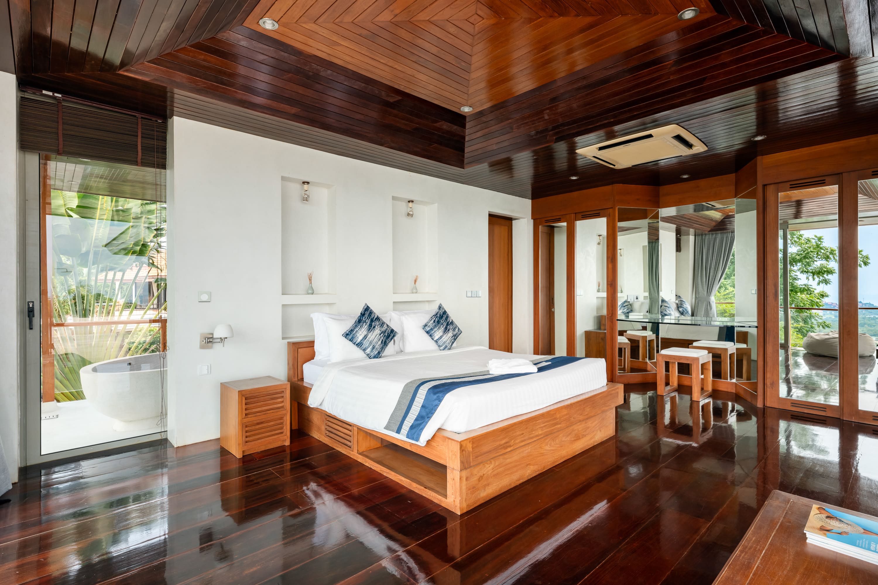 (PRICE REDUCED!) Hilltop Villa with 360-Degree View – 5 Bedroom Villa with Renovation Potential in Plai Laem for Sale