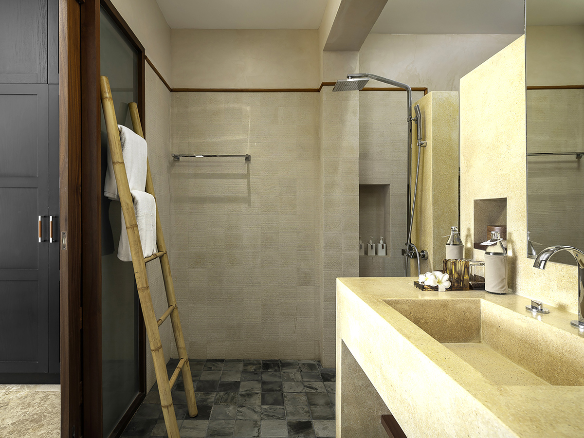 Villa Sila Varee – Remarkable 5 Bedroom Seaview Villa in Laem Set for sale