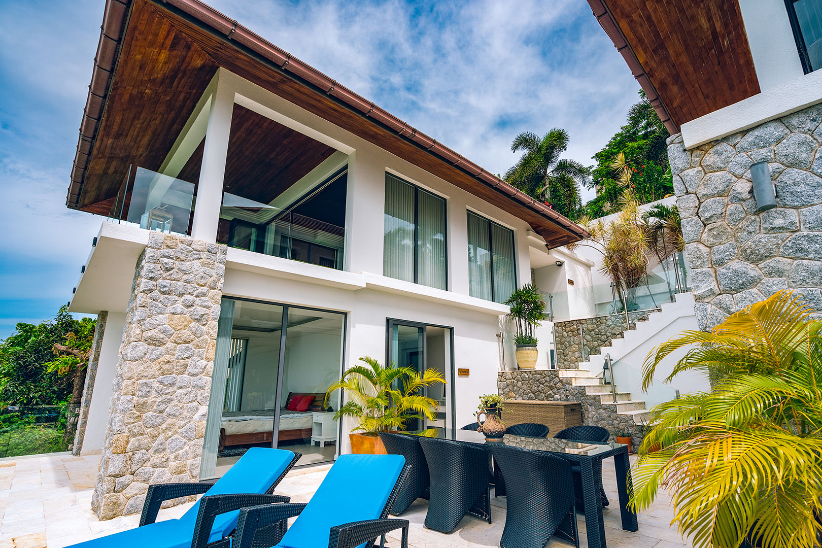 The Peak – Cliffside 5 Bedroom 6 Bathroom Seaview Villa in Bangpor for sale