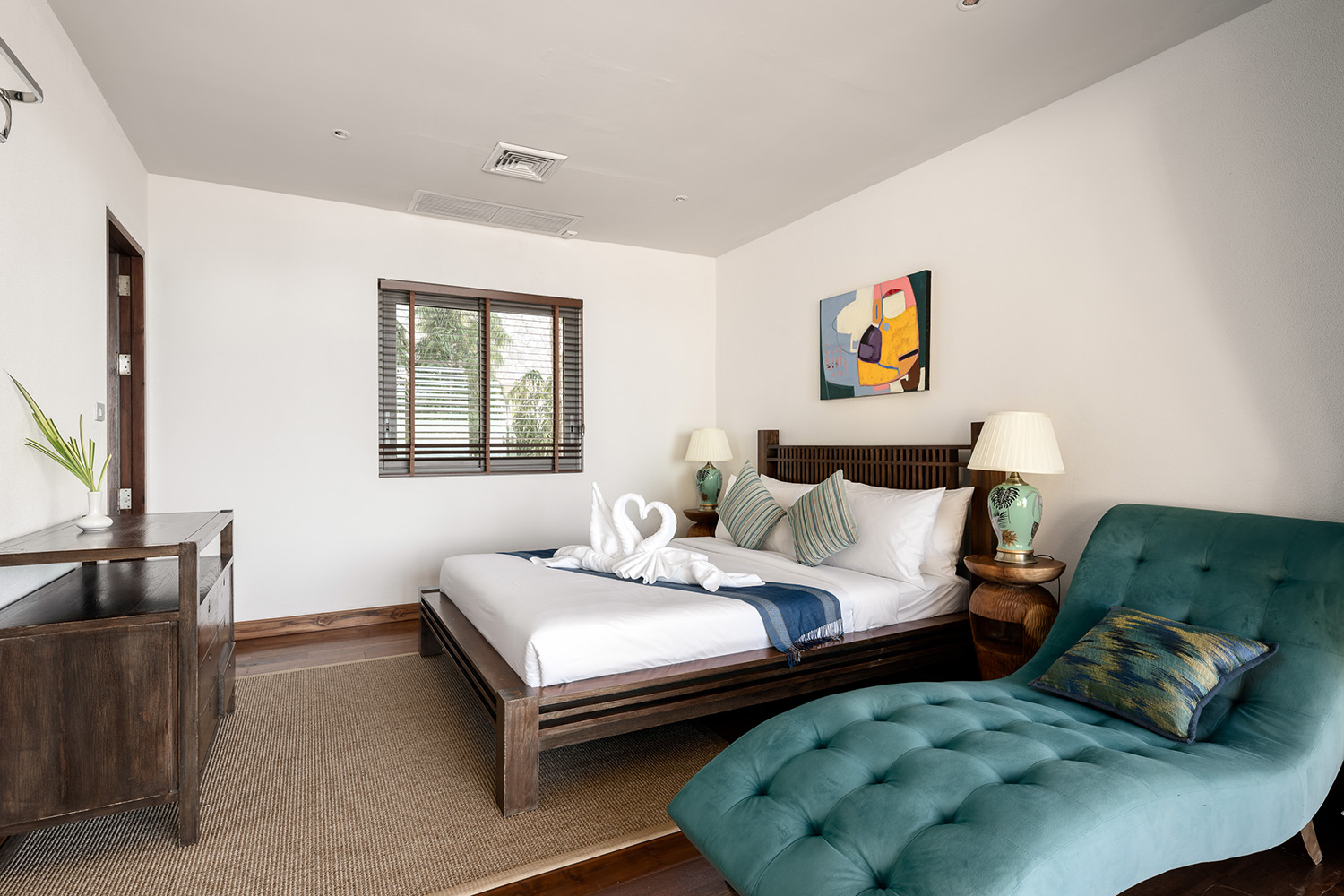 Baan Faa Sai – Renovated 5 Bedroom Seaview Pool Villa in Bangpor for Sale