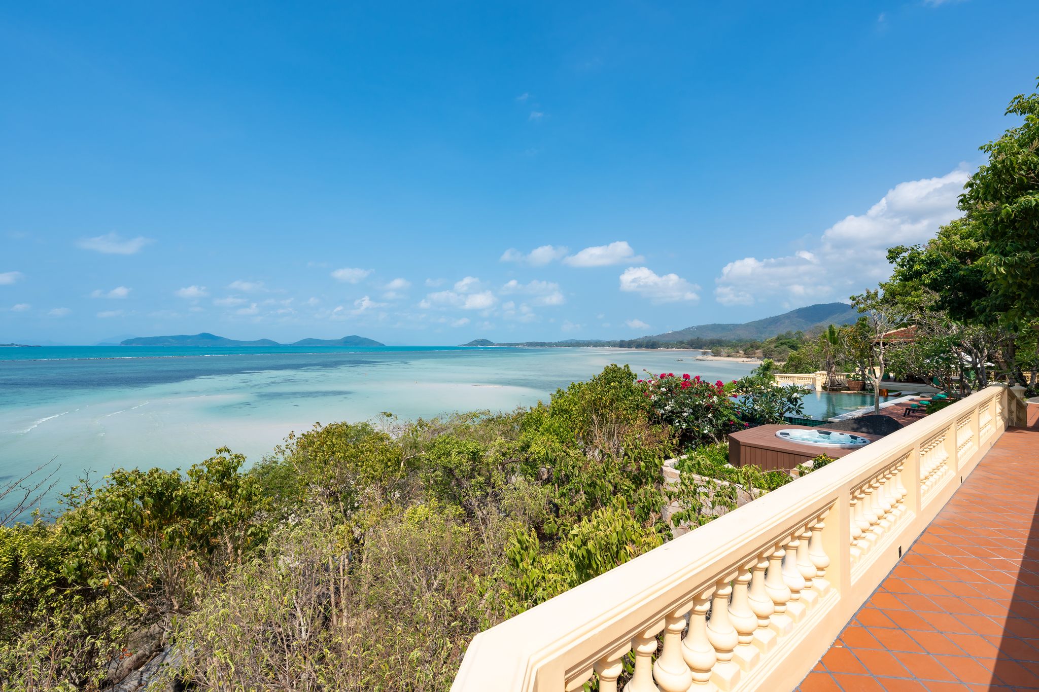 Villa Ladylagoon – Rare 8 Bedroom Beachfront villa in Laem Set for sale