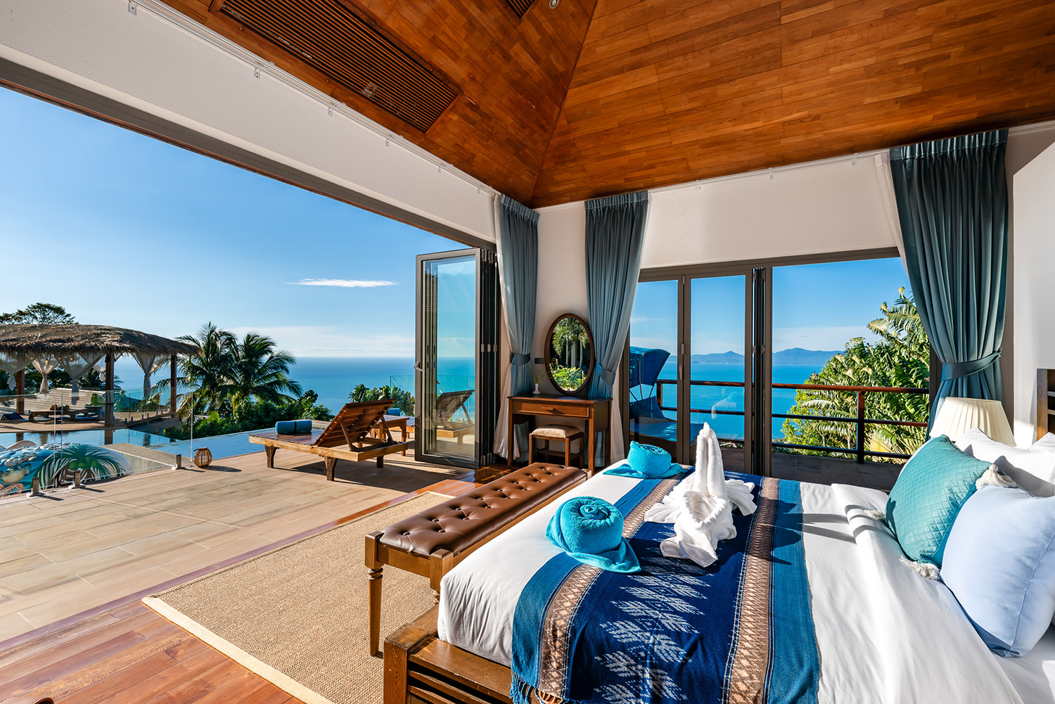Baan Faa Sai – Renovated 5 Bedroom Seaview Pool Villa in Bangpor for Sale