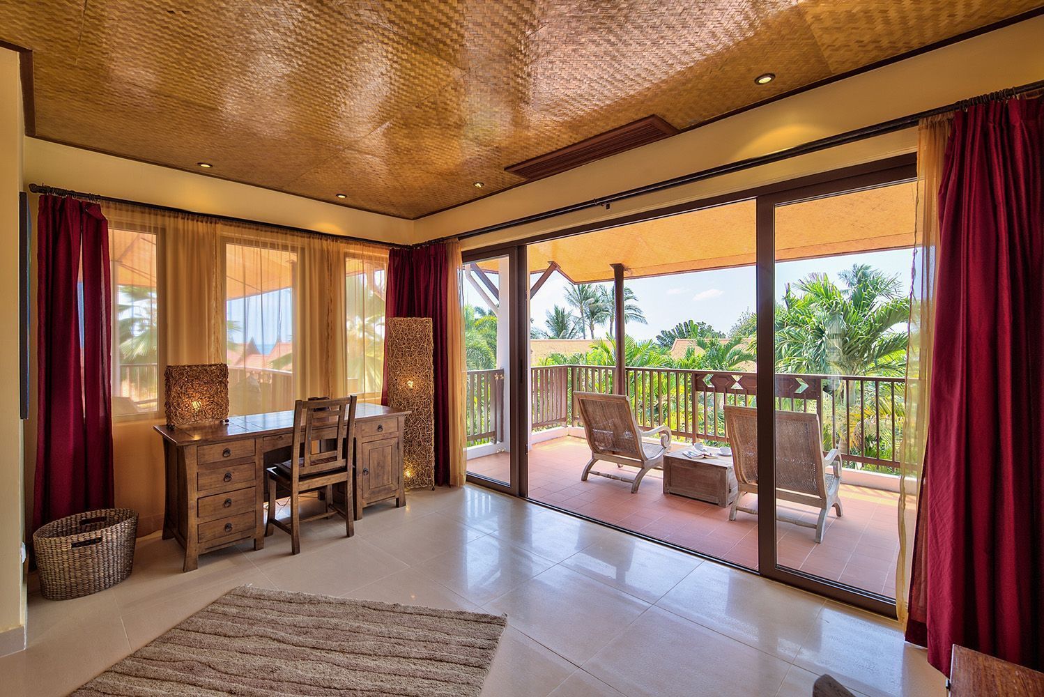 3 bedrooms luxurious beach side villa in a residence in Hua Thanon: 3 bedrooms luxurious beach side villa in a residence in Hua Thanon