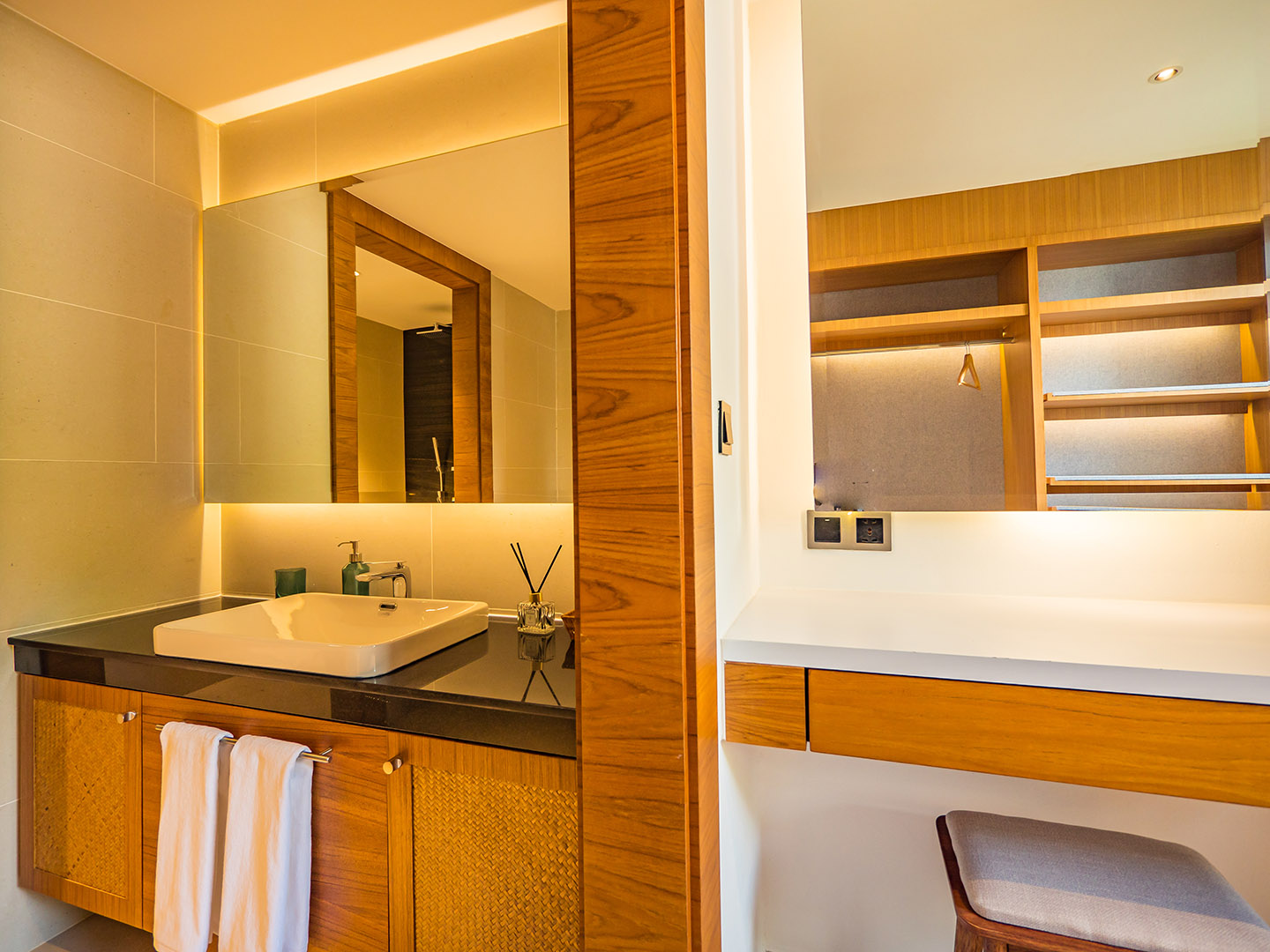 (PRICE REDUCED!) Darika Residence B5 - Dazzling 4 Bedroom Seaview Pool Villa in Bang Por for sale