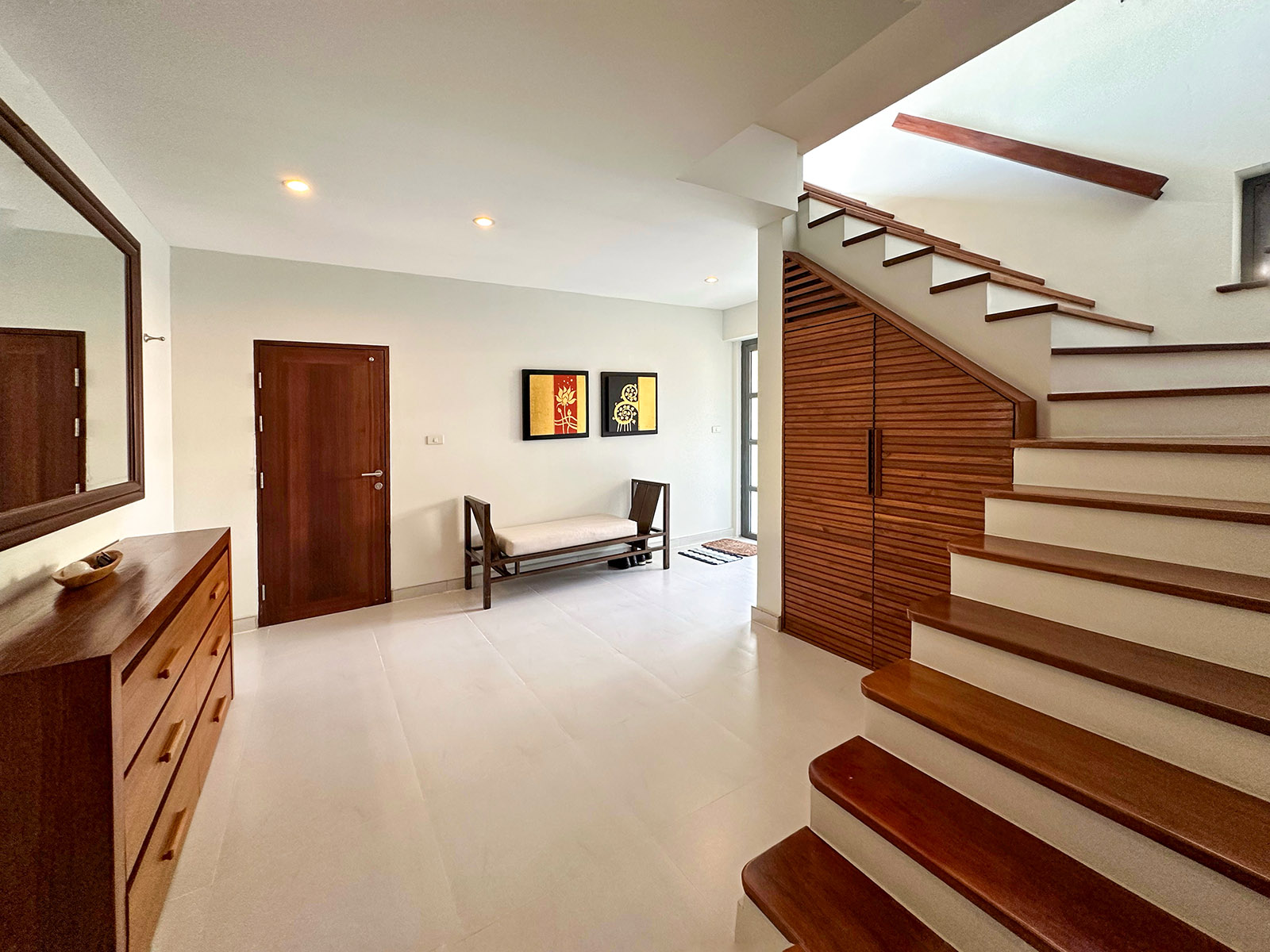 (PRICE REDUCED!) Contemporary 4 Bedroom Seaview Villa in Plai Laem for sale