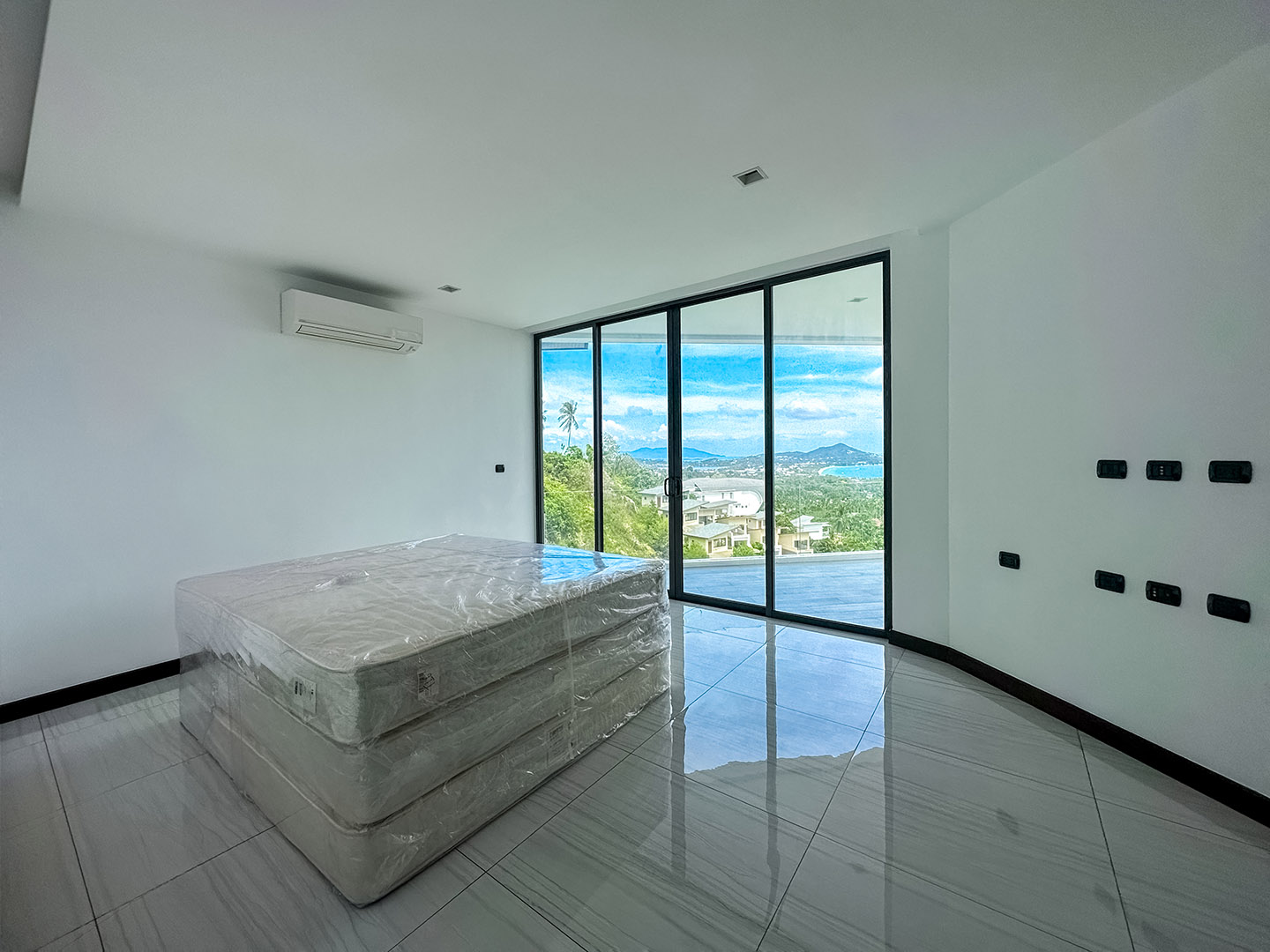 Verano Residence - Quality 4+1 Bedroom Seaview Pool Villa in Chaweng Noi for Sale