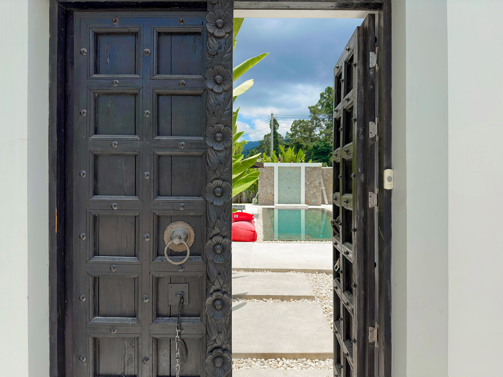 Tropical Balinese 4 Bedroom Garden Pool Villa in Maenam for Sale