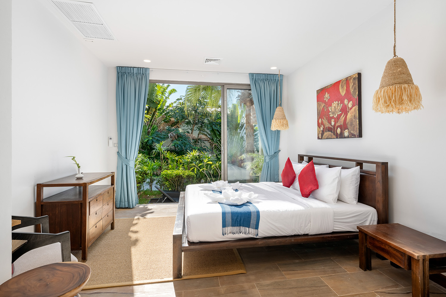Baan Faa Sai – Renovated 5 Bedroom Seaview Pool Villa in Bangpor for Sale