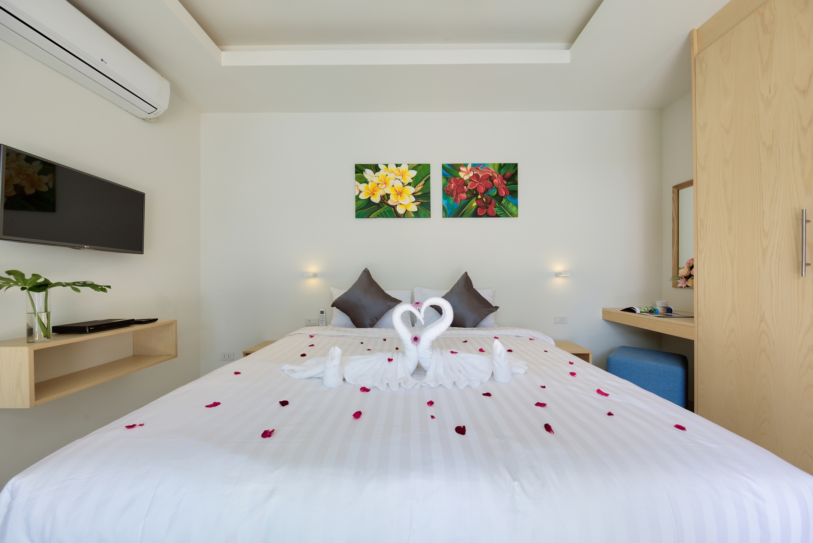 Beachside 2 Bedroom Garden Pool Villa in Lipa Noi for sale