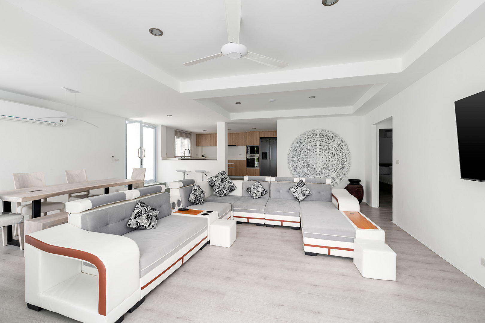 Refurbished 5-Bedroom Garden Pool Villa with Separate Living Spaces in Choengmon For Sale