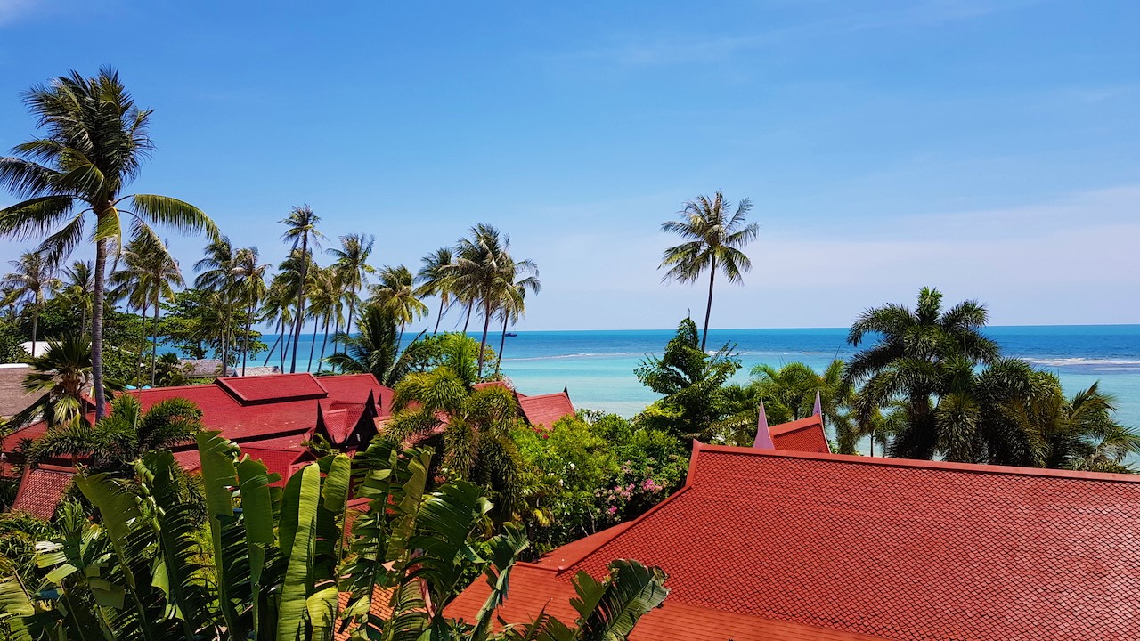 Tropical 4-bedroom Beachside villa with Rooftop Terrace in Hua Thanon for sale