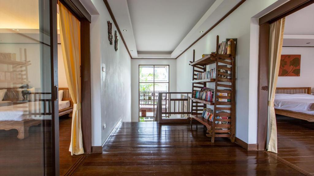 Tropical 4-bedroom Beachside villa with Rooftop Terrace in Hua Thanon for sale